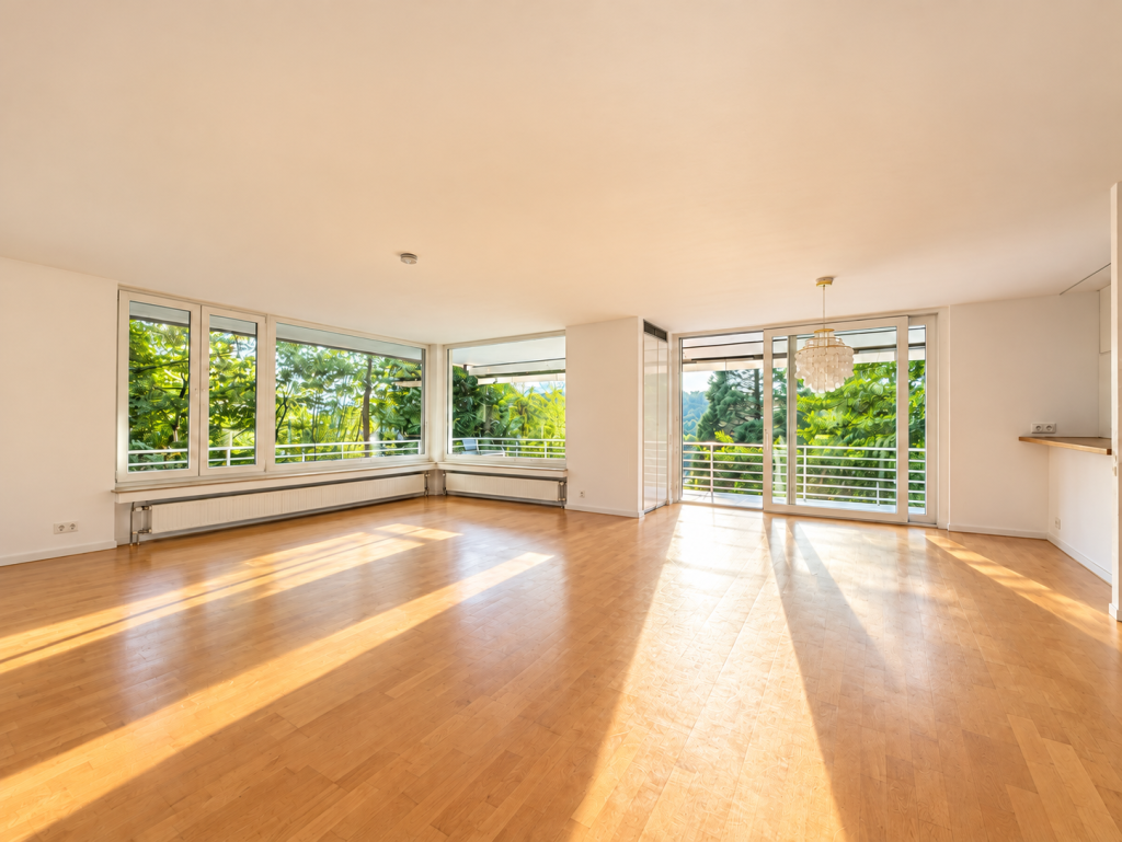 Architektenhaus mit Weitblick – offenes Wohnen, Waldgrundstück und Einliegerwohnung